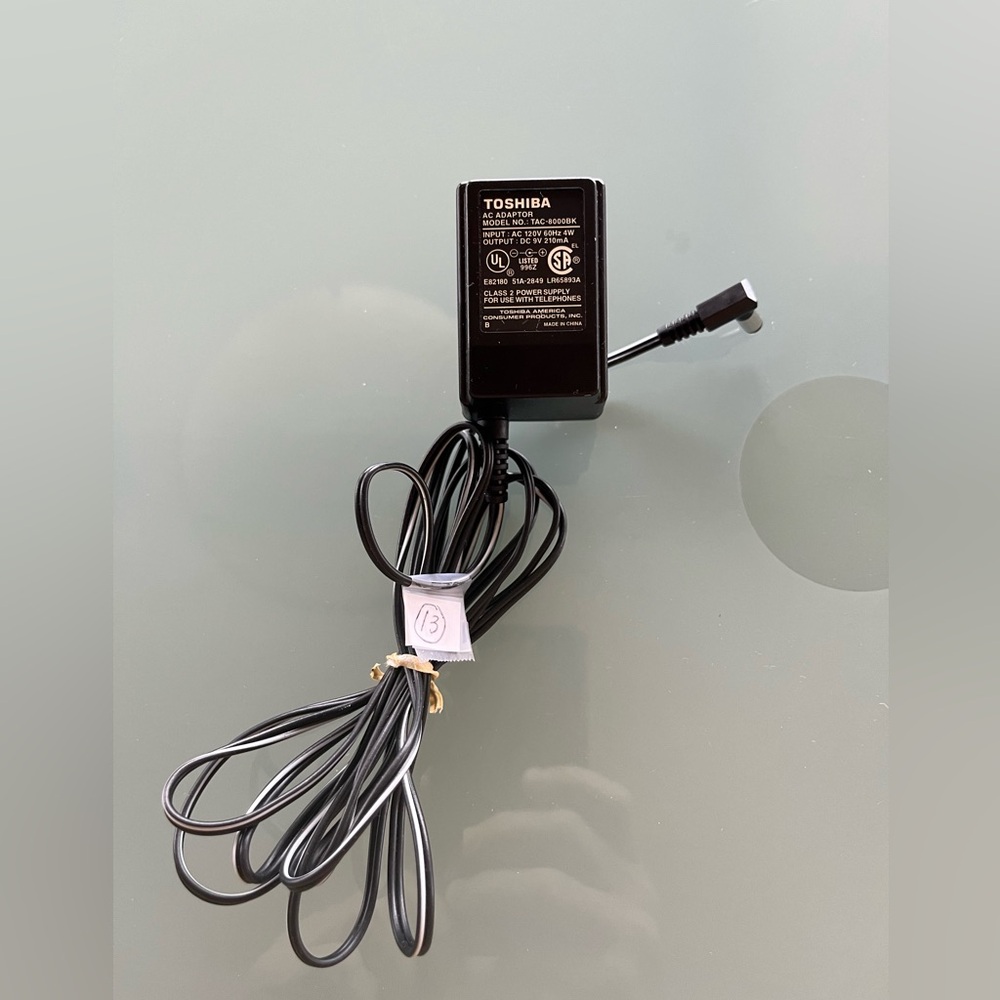 Toshiba TAC-8000BK AC telephone Adaptor Output 9V 210mA Inp 120V 60Hz 4W E-82180